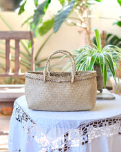 画像をギャラリービューアに読み込む, タイ クラチュー マチ付き横長かご