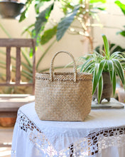 画像をギャラリービューアに読み込む, タイ クラチュー マチ付きスクエアかご