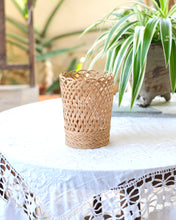 画像をギャラリービューアに読み込む, タイ ニッパやし 筒形かご