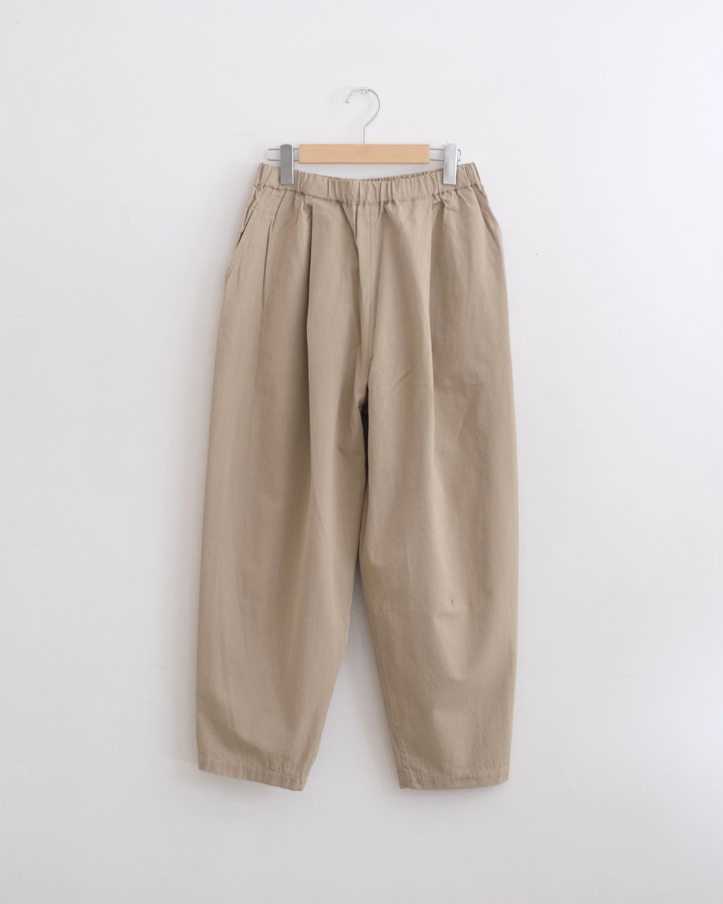 薄手コットン ワイドタックパンツ（ベージュ）