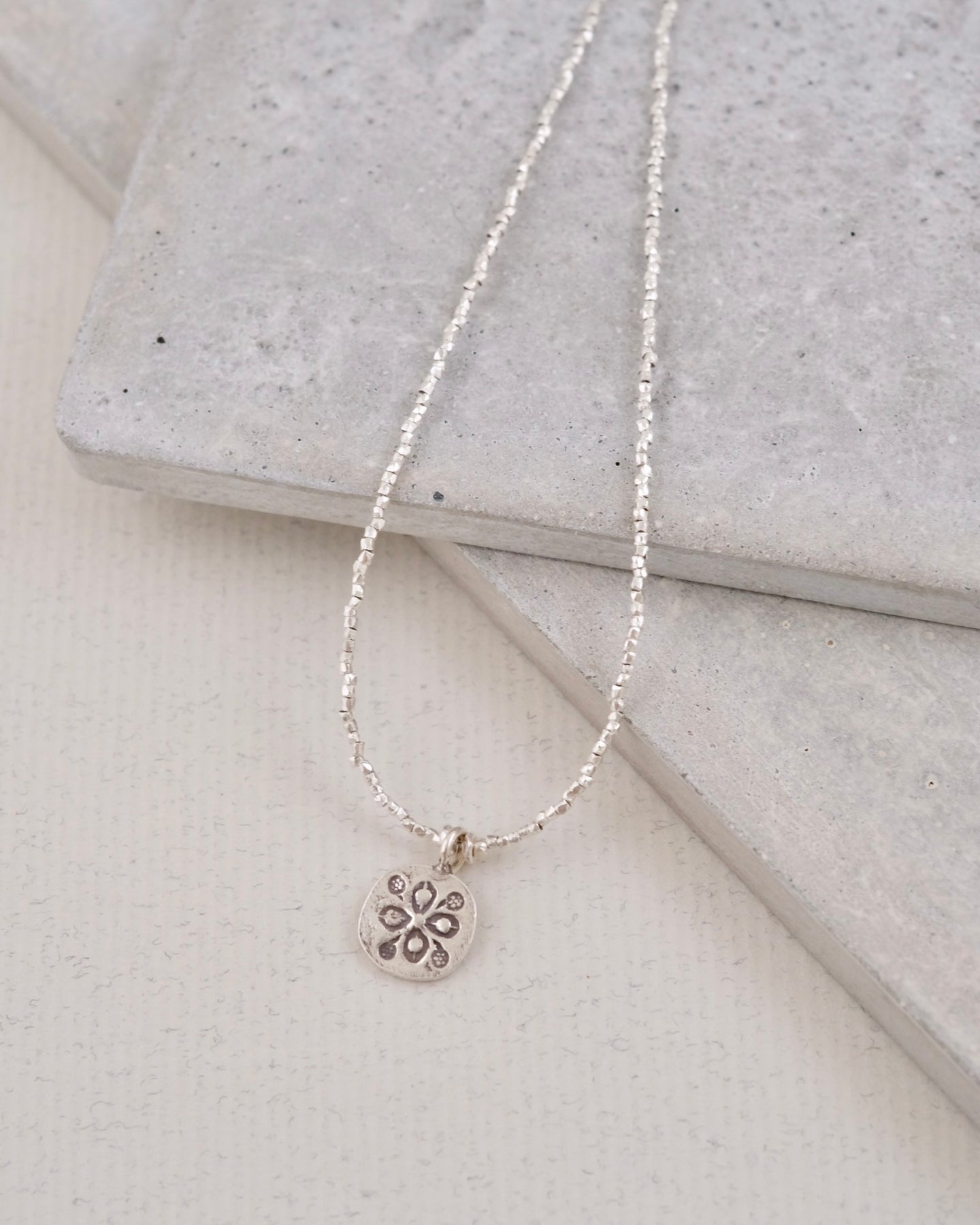 カレンシルバー ネックレス 40cm（刻印ラウンドチャーム）
