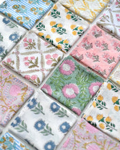 画像をギャラリービューアに読み込む, ブロックプリント ハンカチ（グレイッシュグリーン・ピンクフラワー）