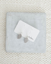 画像をギャラリービューアに読み込む, カレンシルバー フックピアス（リーフ）