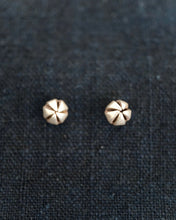 画像をギャラリービューアに読み込む, カレンシルバー スタッドピアス（つぼみ）