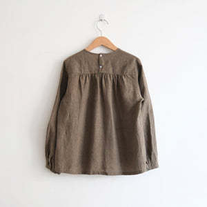 【30%OFF】リネン クルーネックブラウス（ライトブラウン）